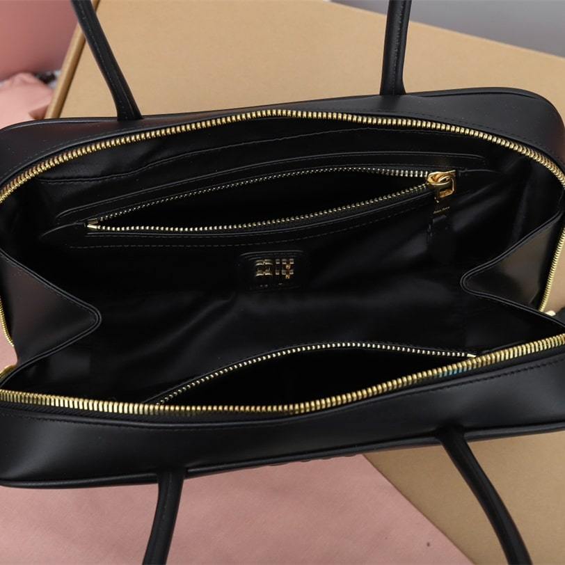 高仿miumiu*5BB172壓紋LOGO手提包小牛皮黑色免檢版