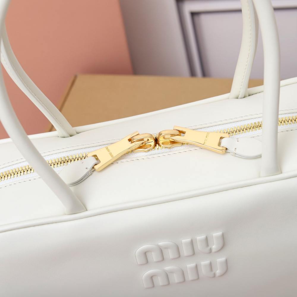 高仿miumiu*5BB172壓紋LOGO手提包小牛皮白色免檢版