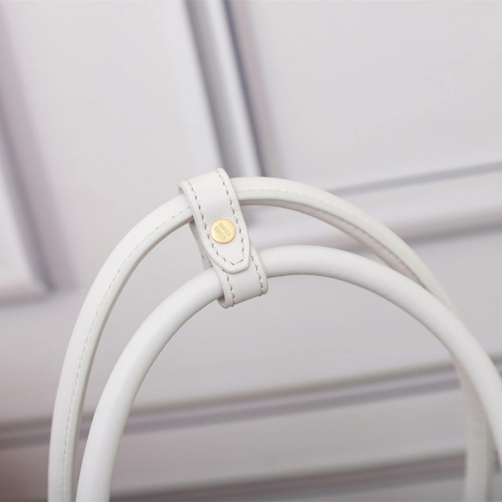高仿miumiu*Beau系列5BB172小牛皮手袋黑白色免檢版
