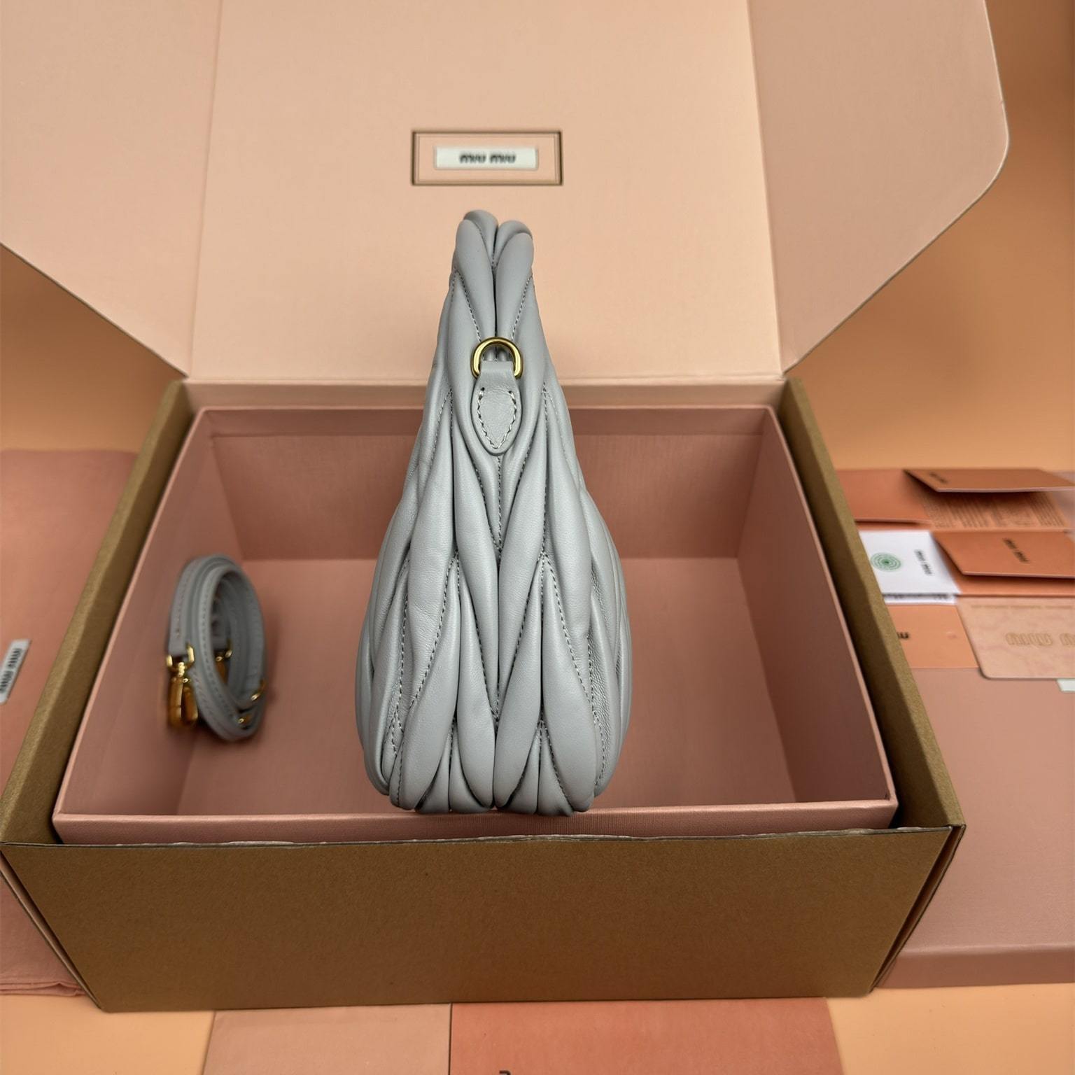 高仿miumiu*Matelasse系列5BC125小羊皮手提袋珍珠灰小號免檢版
