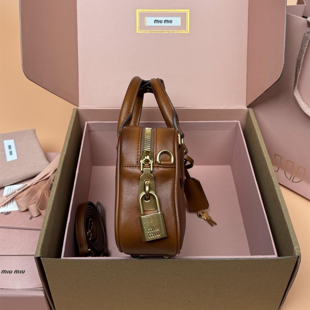 高仿miumiu*Arcadie系列5BB123秀款保齡球手提包復古棕免檢版