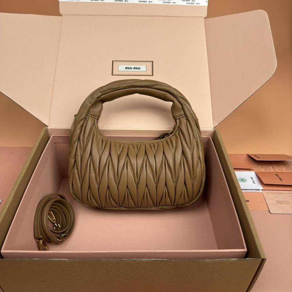 高仿miumiu*Matelasse系列5BC125小羊皮手提袋焦糖色小號免檢版