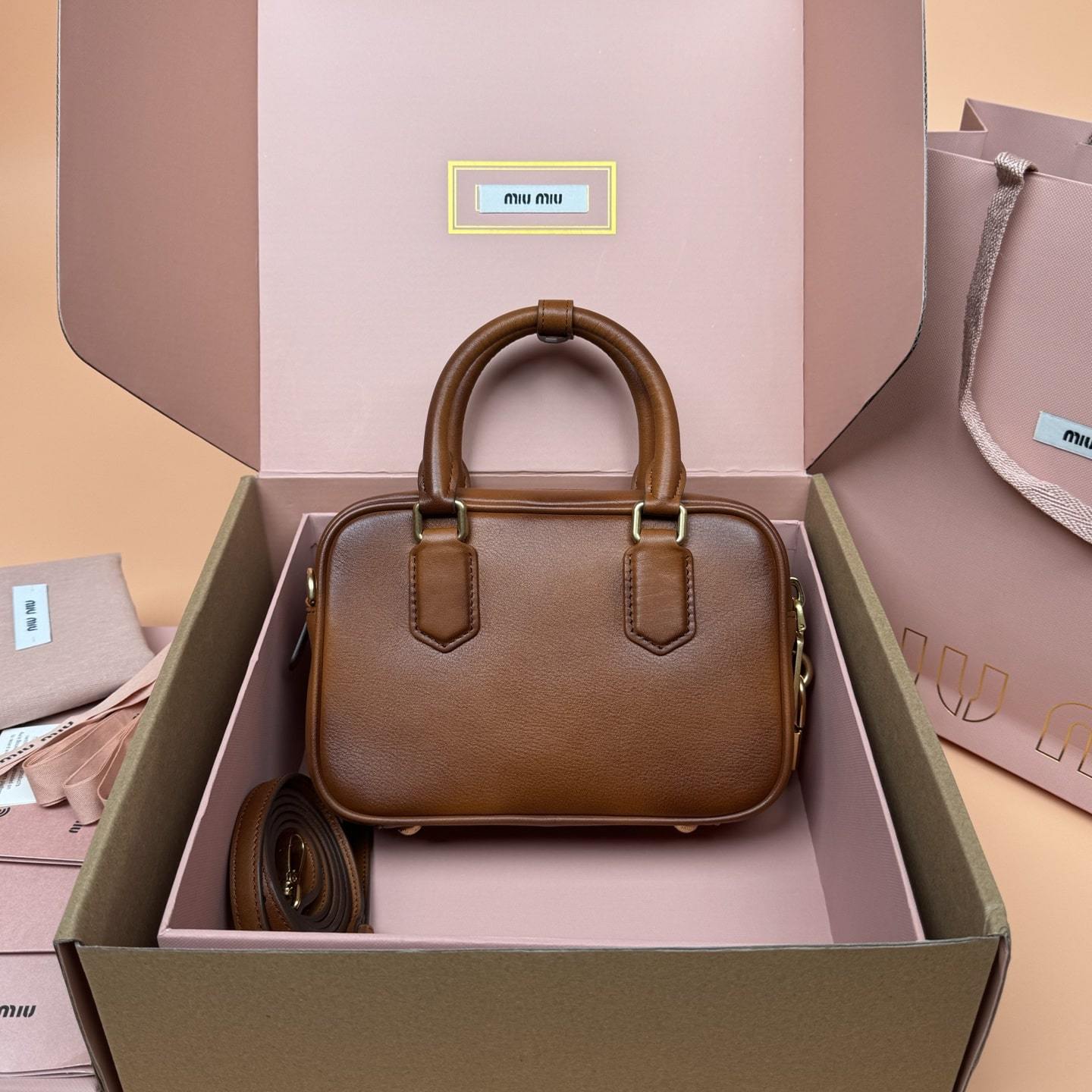 高仿miumiu*Arcadie系列5BB123秀款保齡球手提包復古棕免檢版