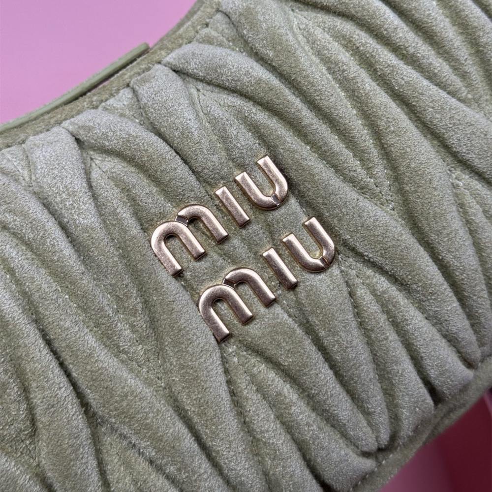 高仿miumiu*Matelasse系列5BC125絨面手提包綠色小號免檢版