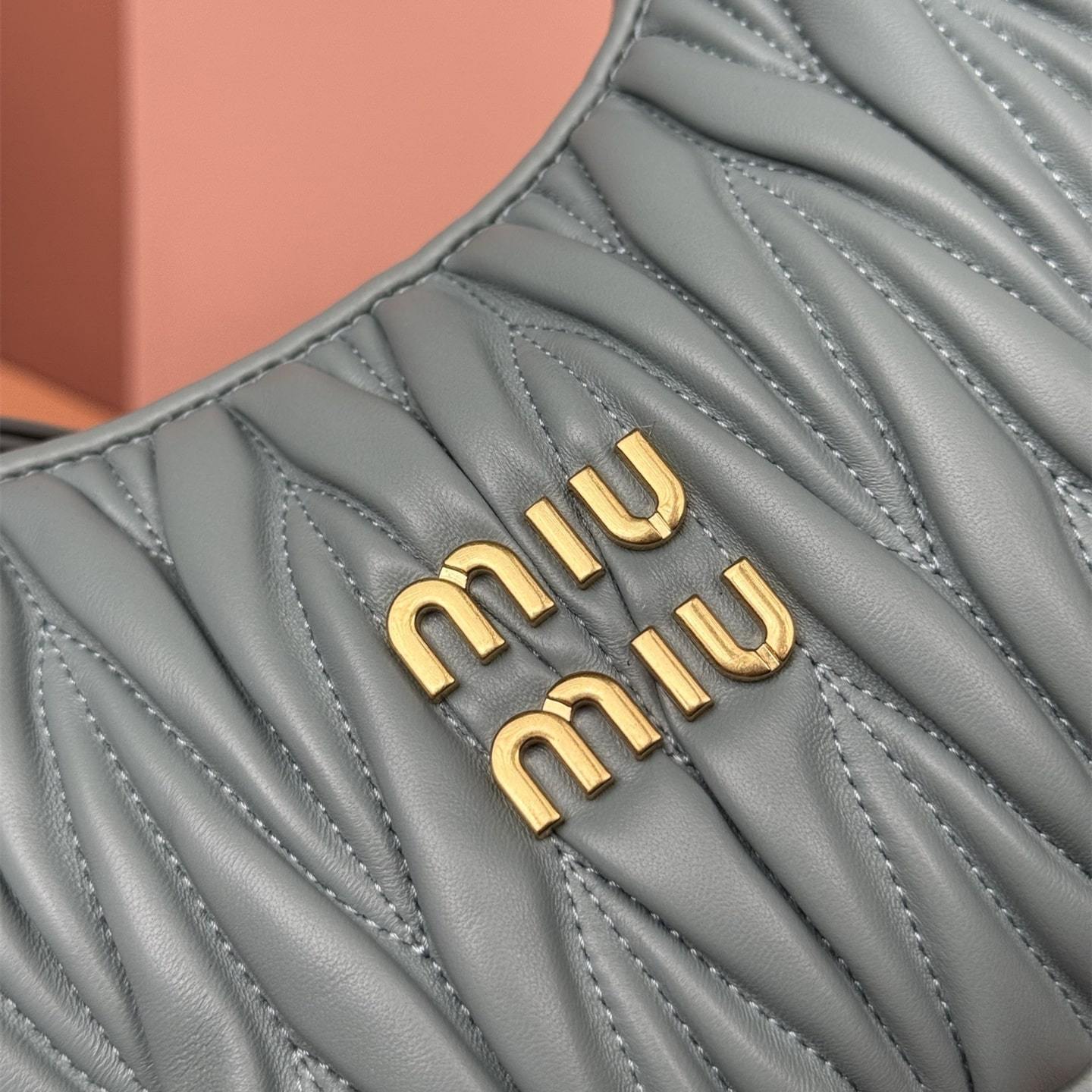 高仿miumiu*Matelasse系列5BC125小羊皮手提袋藍色小號免檢版