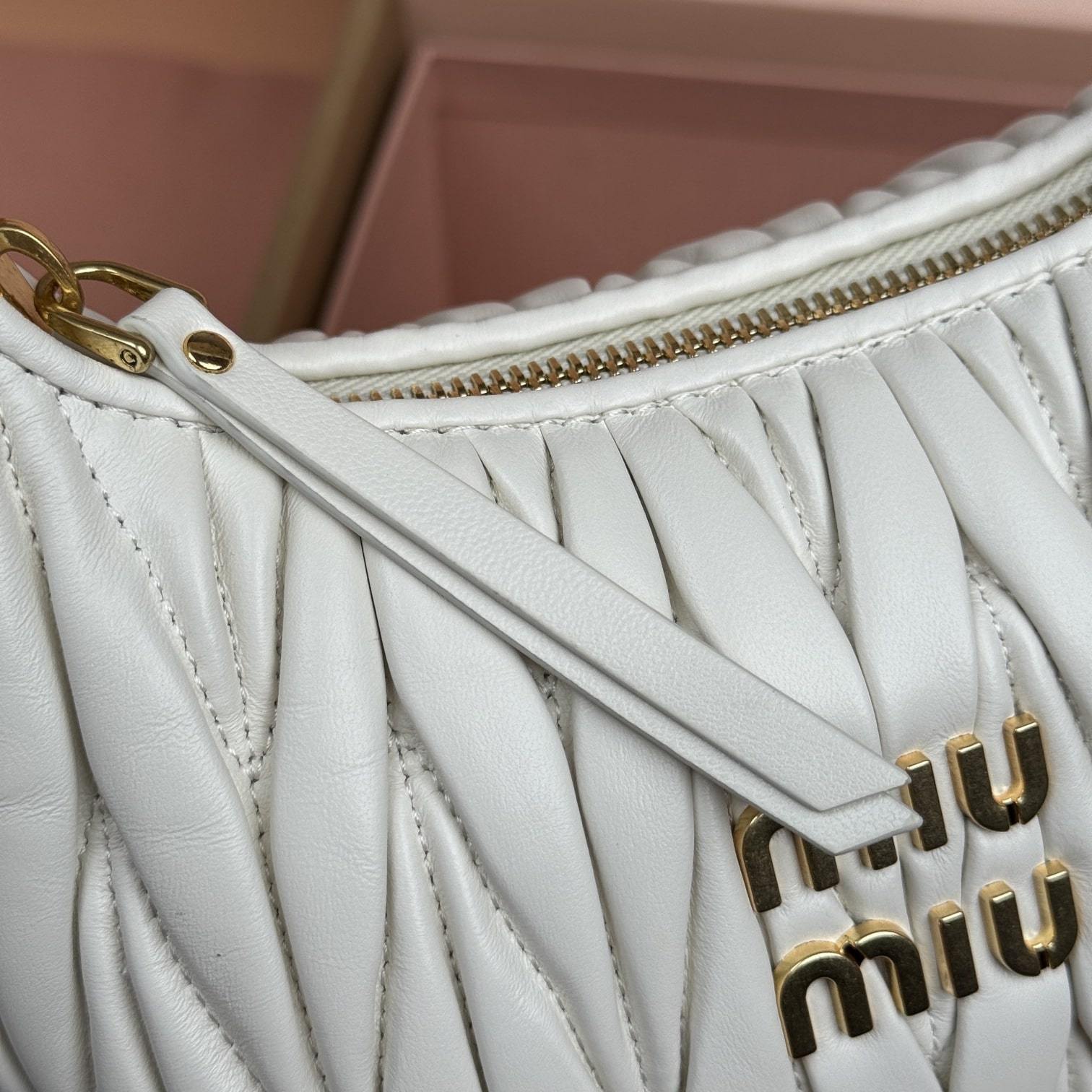 高仿miumiu*Matelasse系列5BC125小羊皮手提袋白色小號免檢版