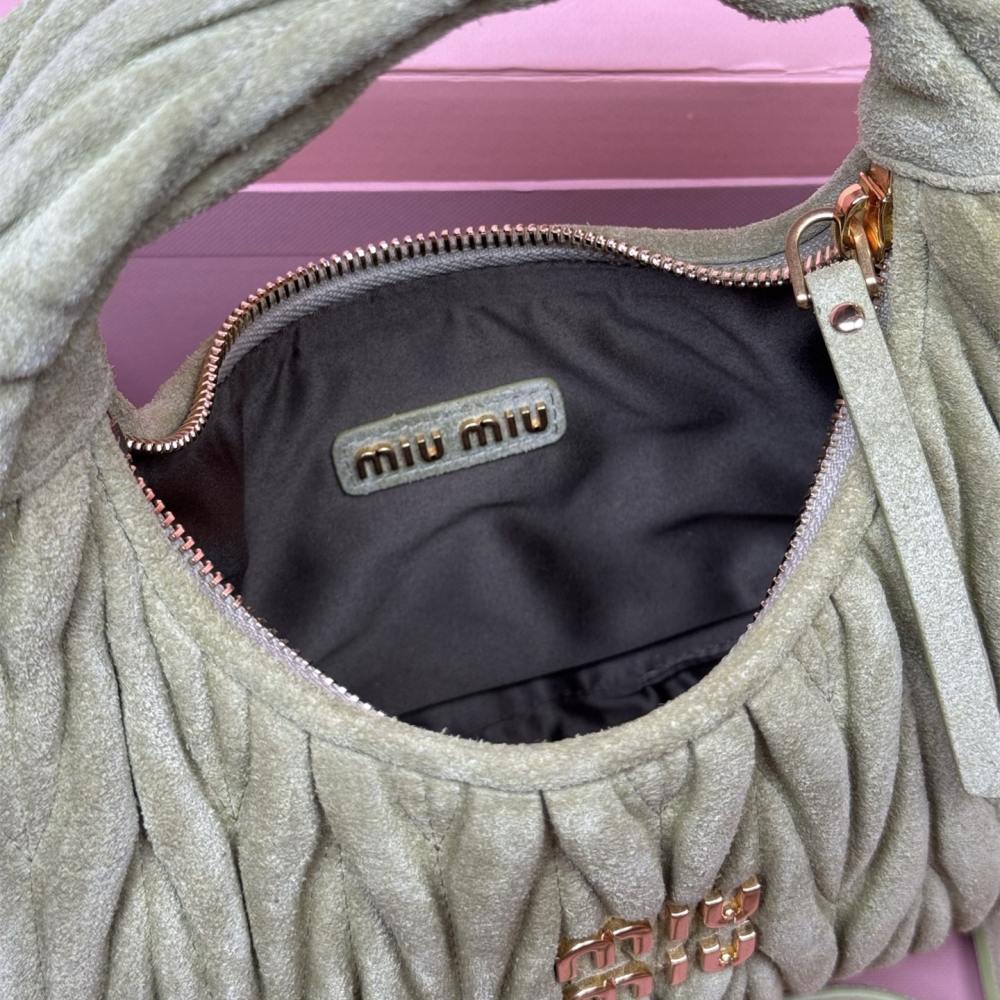 高仿miumiu*Matelasse系列5BC125絨面手提包綠色小號免檢版