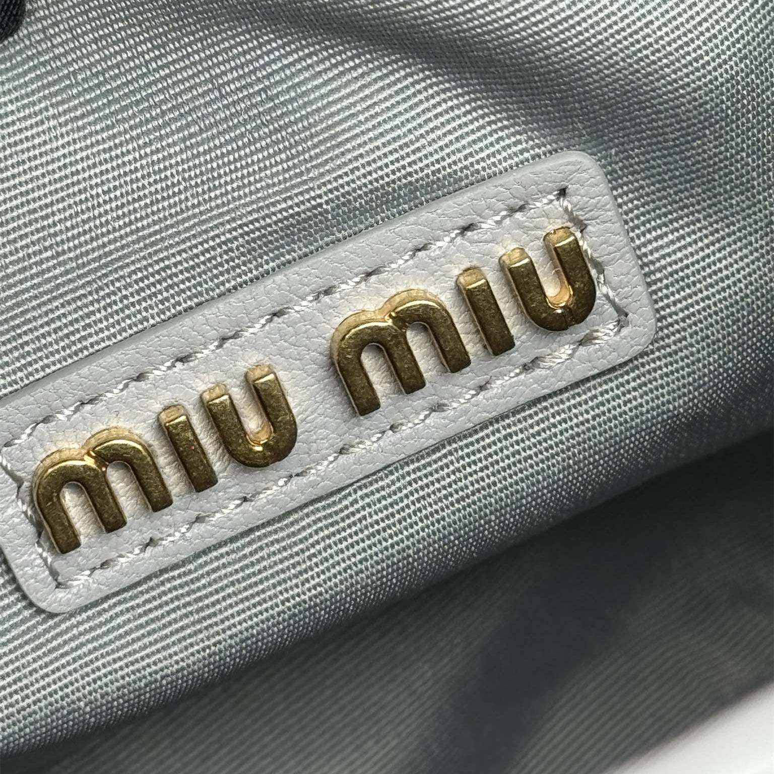 高仿miumiu*Matelasse系列5BC125小羊皮手提袋珍珠灰小號免檢版