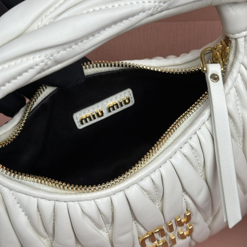 高仿miumiu*Matelasse系列5BC125小羊皮手提袋白色小號免檢版
