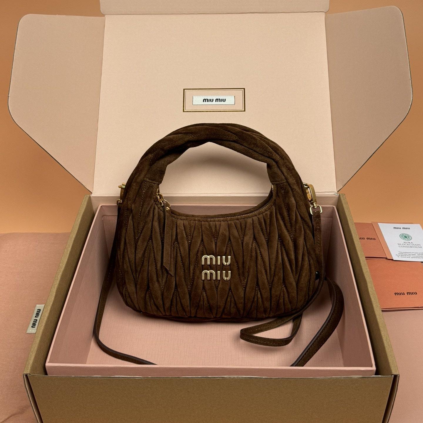高仿miumiu*Matelasse系列5BC125絨面手提包棕色小號免檢版