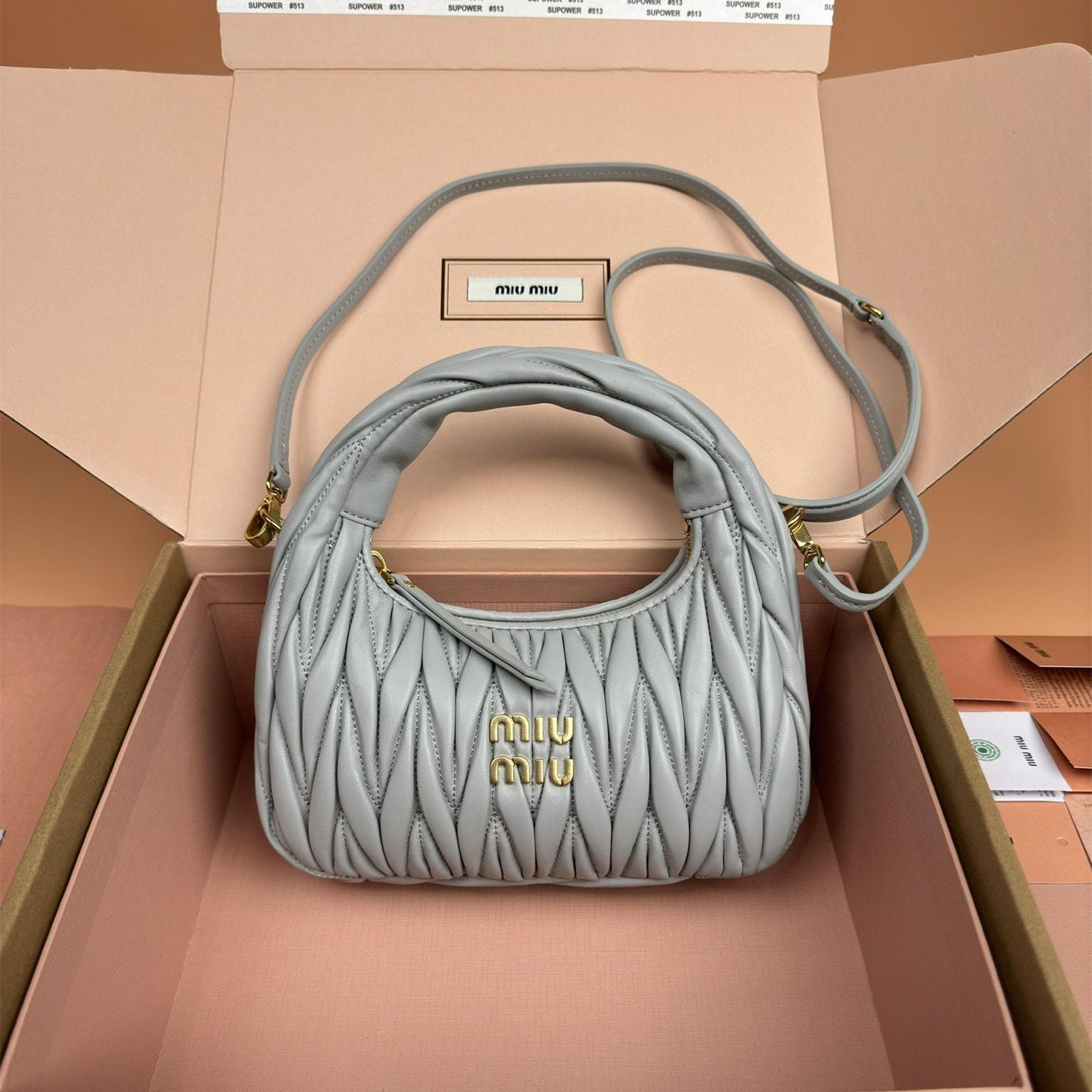 高仿miumiu*Matelasse系列5BC125小羊皮手提袋珍珠灰小號免檢版