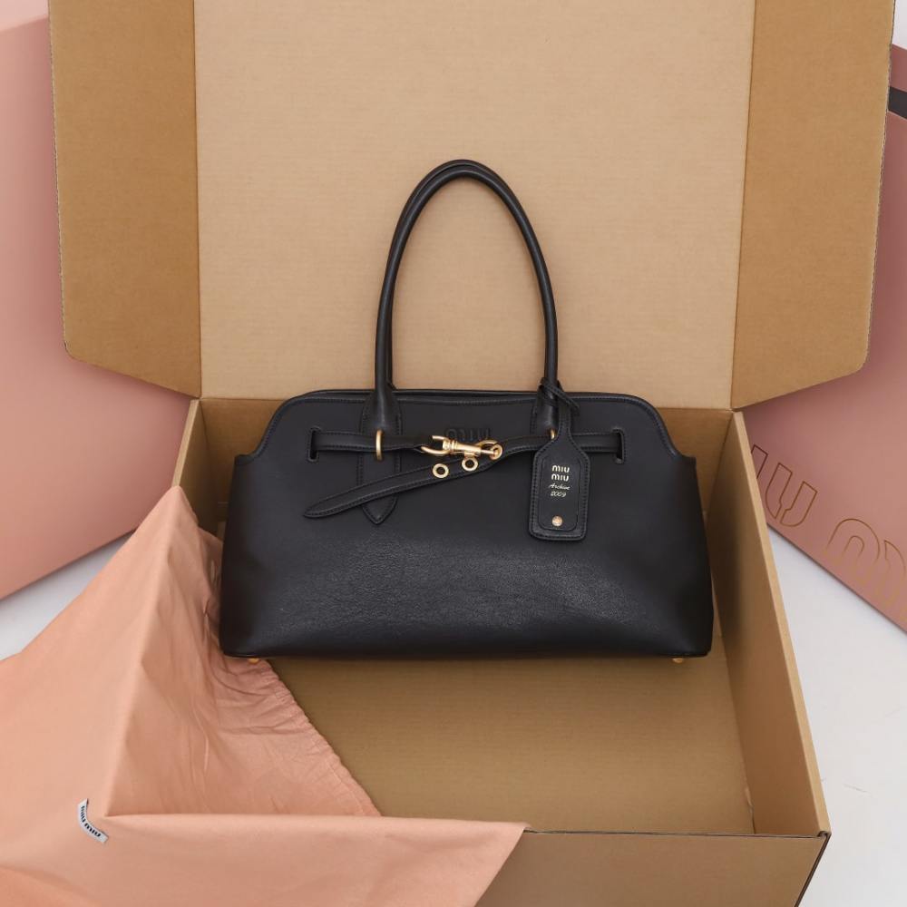 高仿miumiu*Aventure系列5BG310小牛皮Tote手袋黑色免檢版
