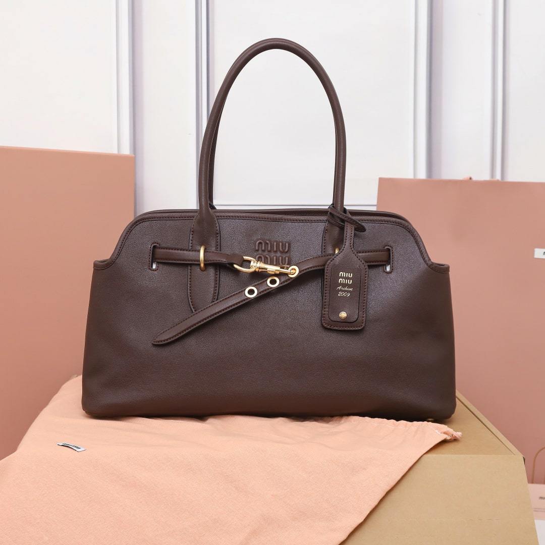 高仿miumiu*Aventure系列5BG310小羊皮Tote手袋石楠木色免檢版