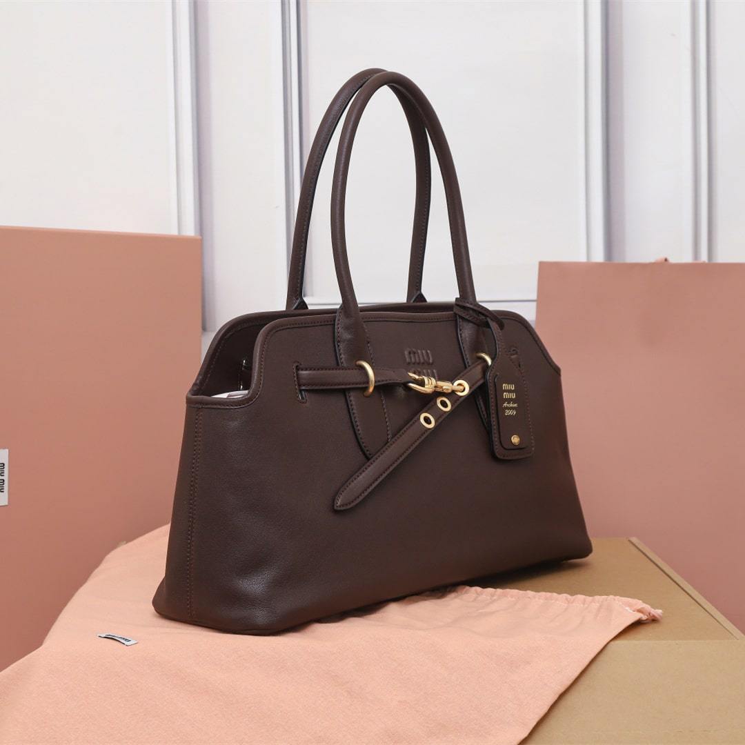 高仿miumiu*Aventure系列5BG310小羊皮Tote手袋石楠木色免檢版