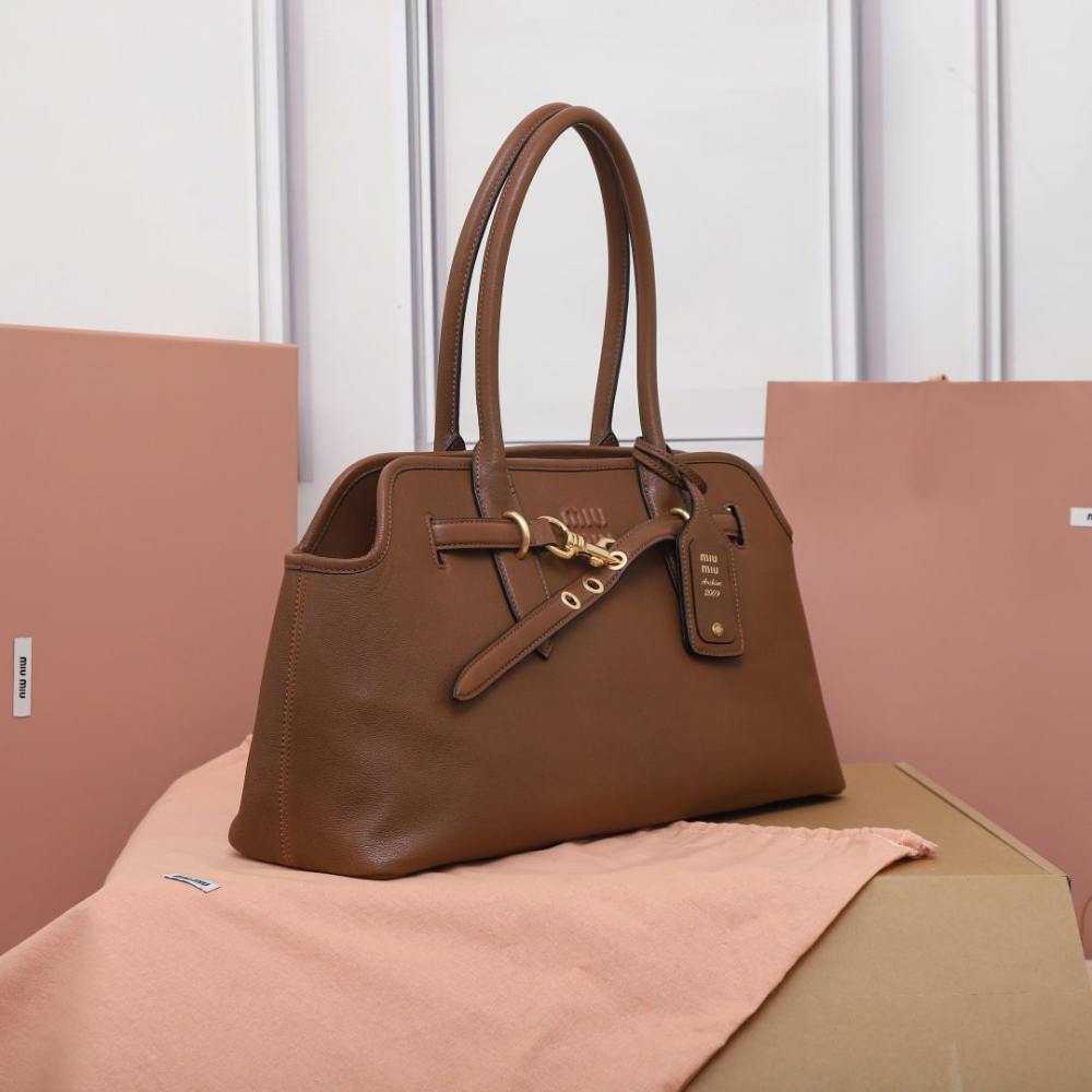 高仿miumiu*Aventure系列5BG310小羊皮Tote手袋橡木色免檢版