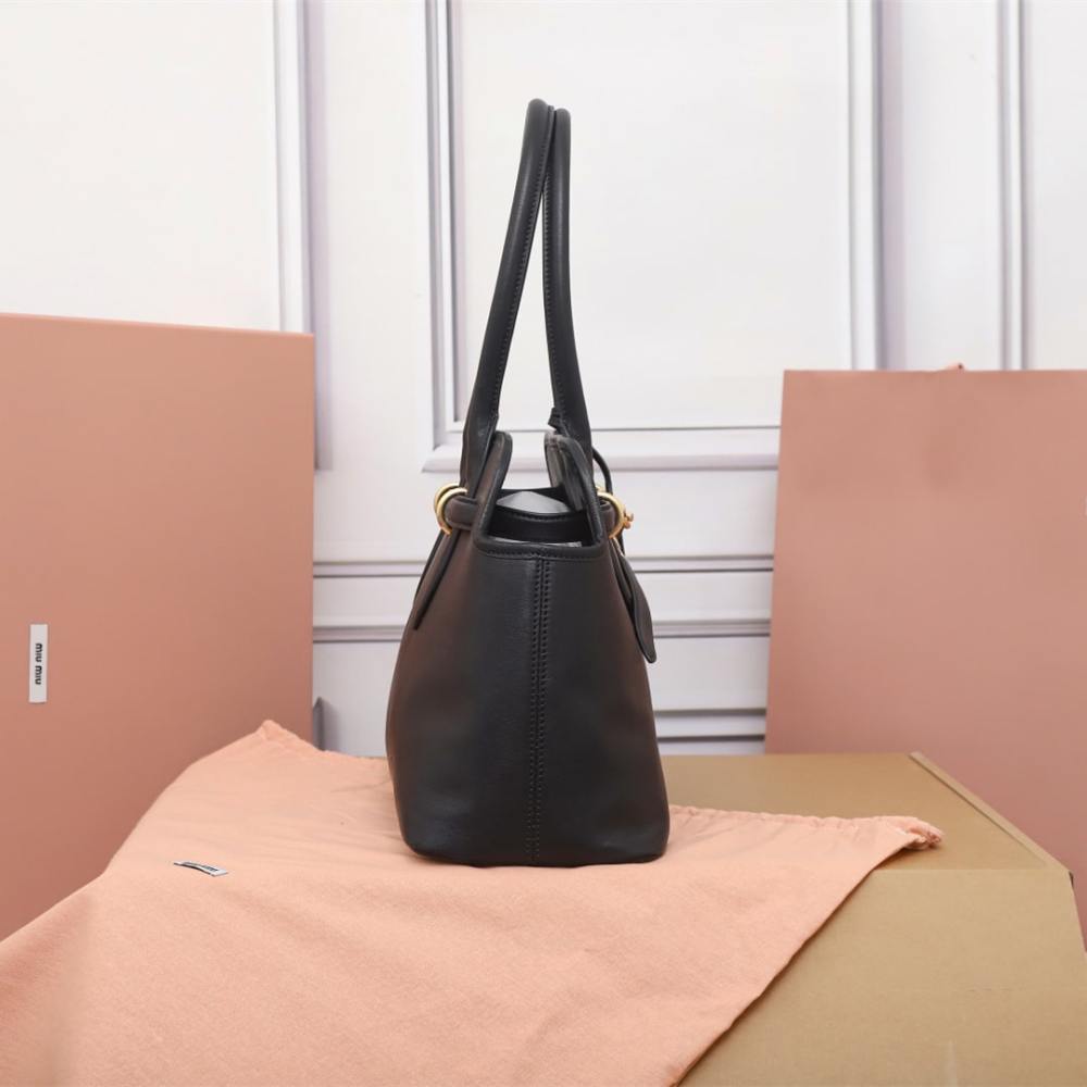高仿miumiu*Aventure系列5BG310小牛皮Tote手袋黑色免檢版