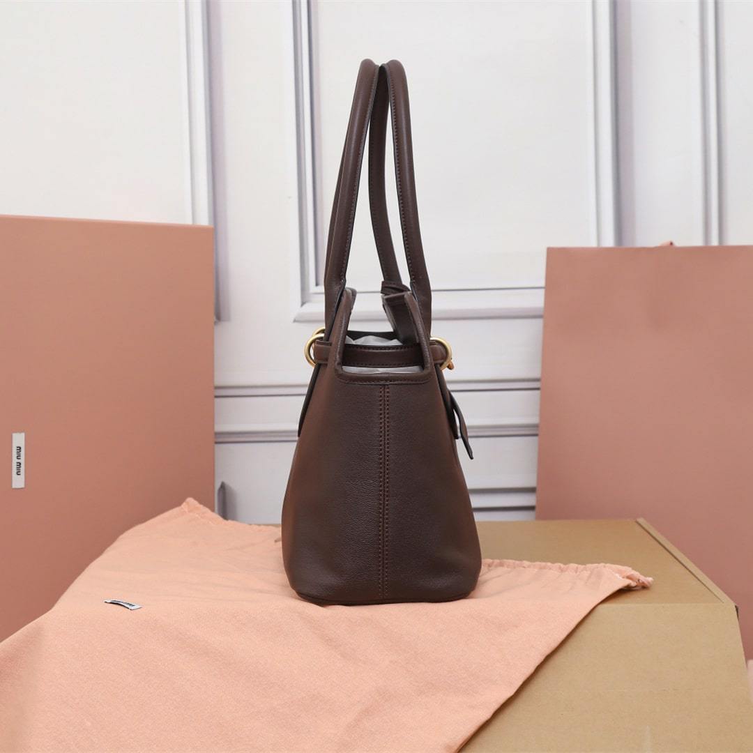 高仿miumiu*Aventure系列5BG310小羊皮Tote手袋石楠木色免檢版