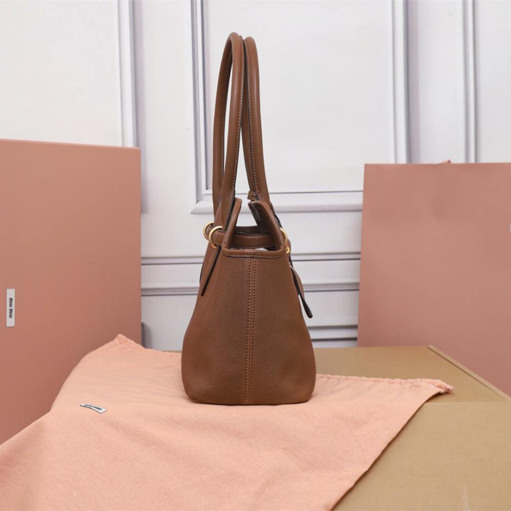 高仿miumiu*Aventure系列5BG310小羊皮Tote手袋橡木色免檢版