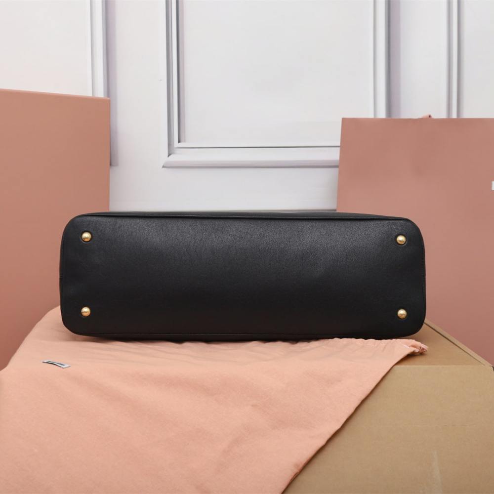 高仿miumiu*Aventure系列5BG310小牛皮Tote手袋黑色免檢版