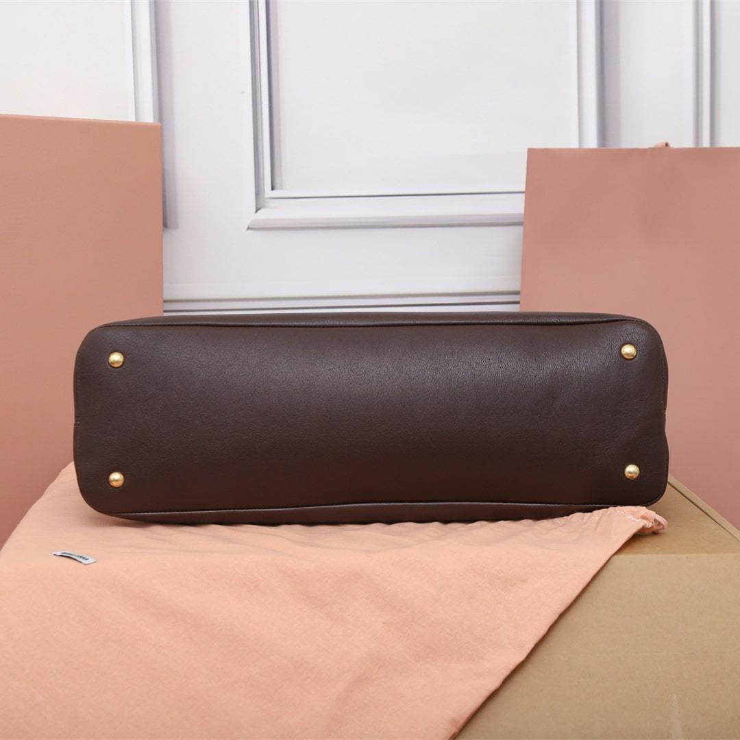 高仿miumiu*Aventure系列5BG310小羊皮Tote手袋石楠木色免檢版