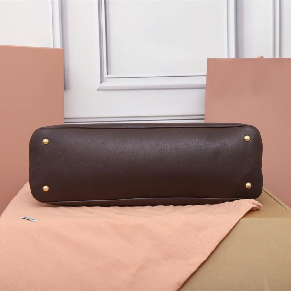 高仿miumiu*Aventure系列5BG310小羊皮Tote手袋石楠木色免檢版