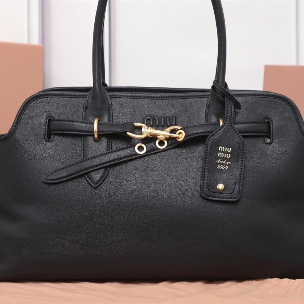 高仿miumiu*Aventure系列5BG310小牛皮Tote手袋黑色免檢版