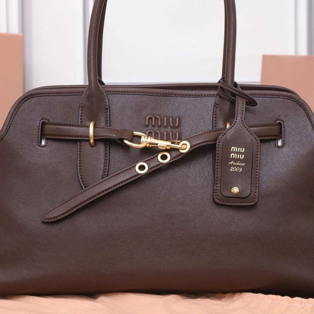 高仿miumiu*Aventure系列5BG310小羊皮Tote手袋石楠木色免檢版