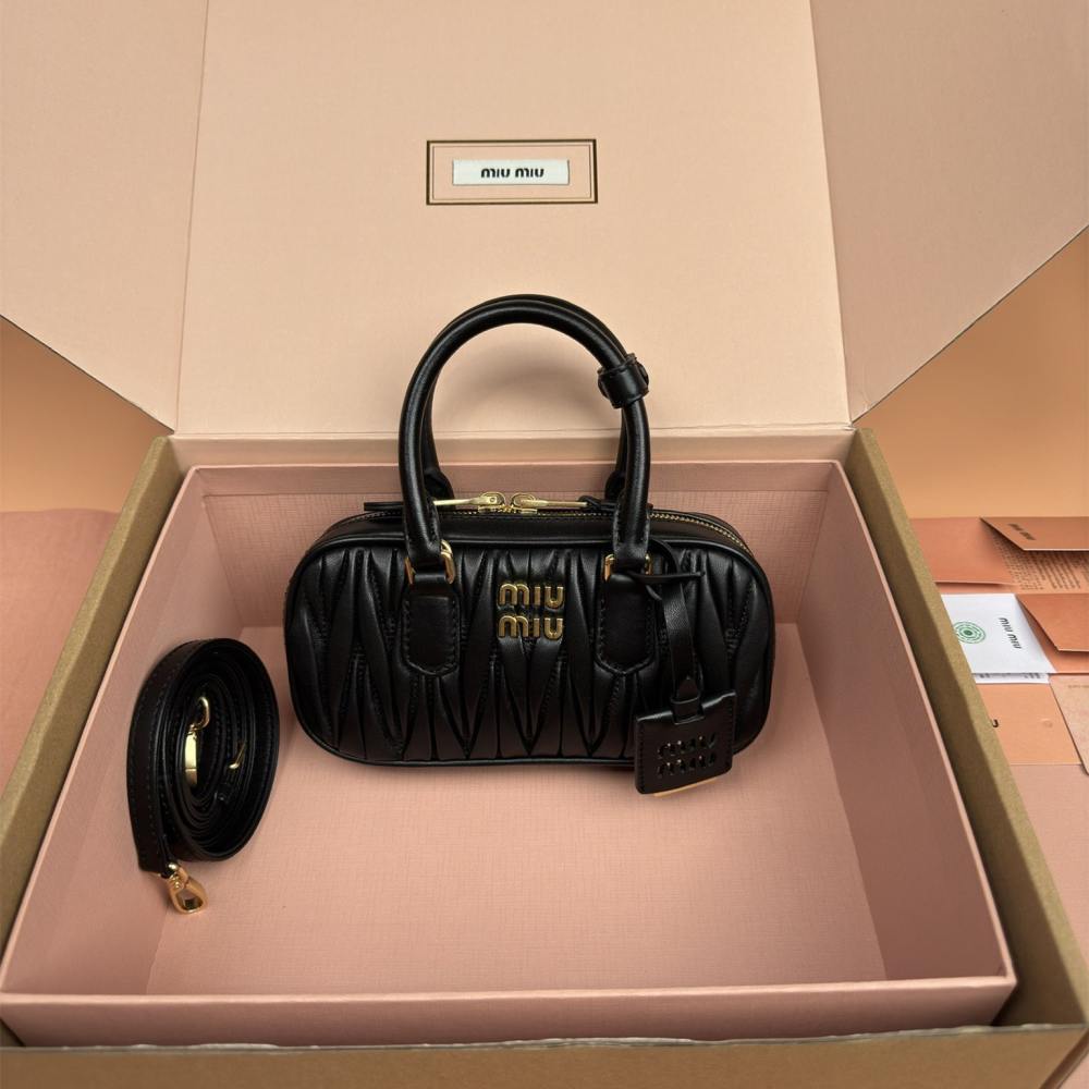 高仿miumiu*Arcadie系列5BP088小羊皮手袋黑色Mini免檢版