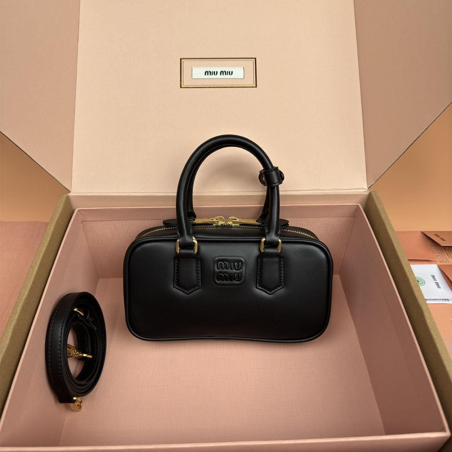 高仿miumiu*Arcadie系列5BP088小牛皮手袋黑色Mini免檢版