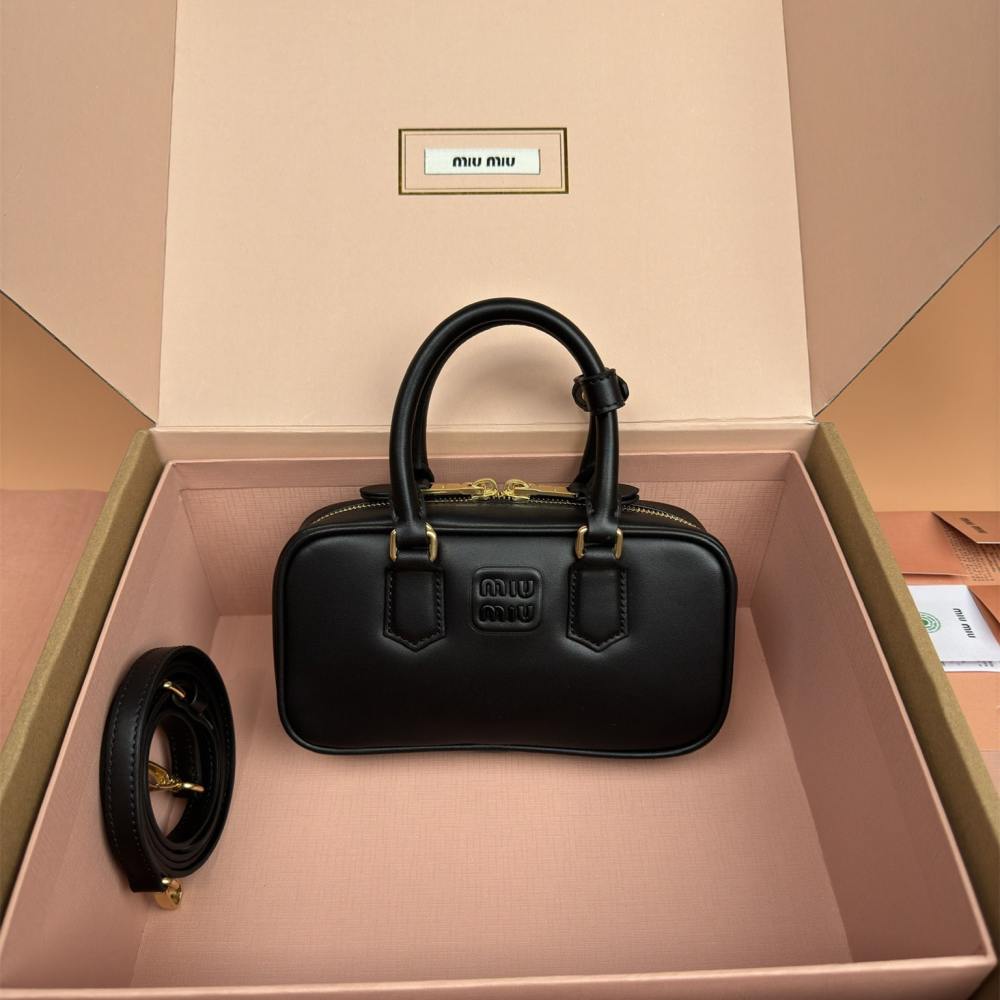 高仿miumiu*Arcadie系列5BP088小牛皮手袋黑色Mini免檢版