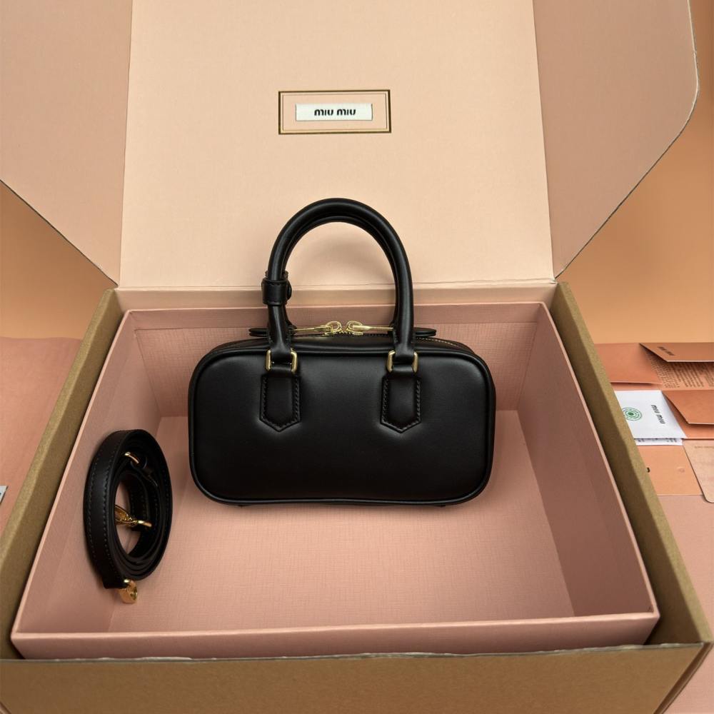 高仿miumiu*Arcadie系列5BP088小牛皮手袋黑色Mini免檢版