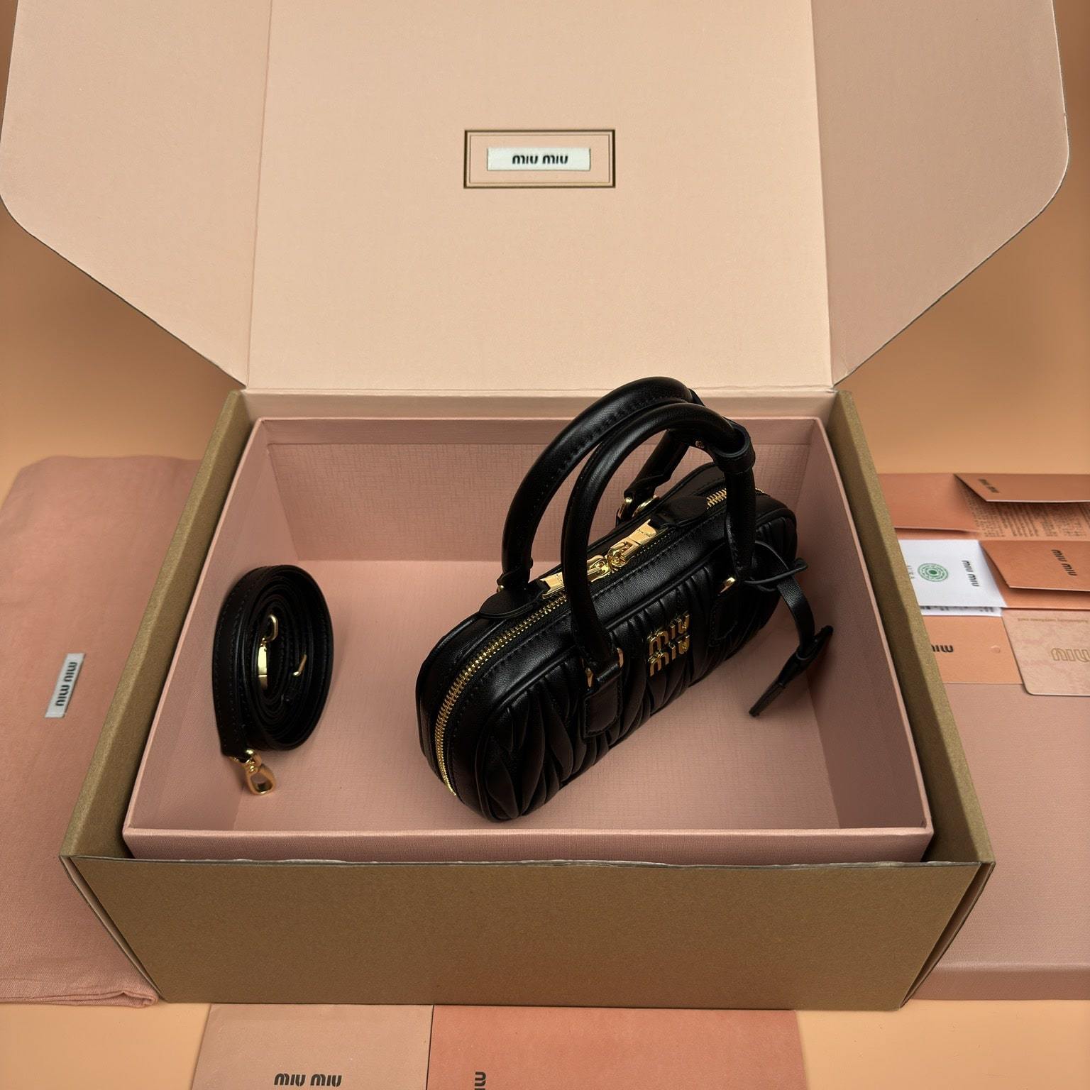 高仿miumiu*Arcadie系列5BP088小羊皮手袋黑色Mini免檢版
