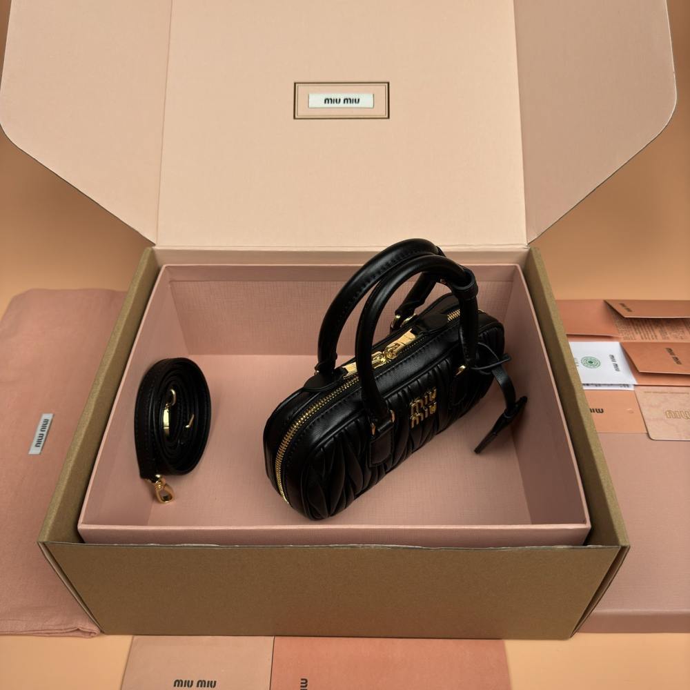 高仿miumiu*Arcadie系列5BP088小羊皮手袋黑色Mini免檢版