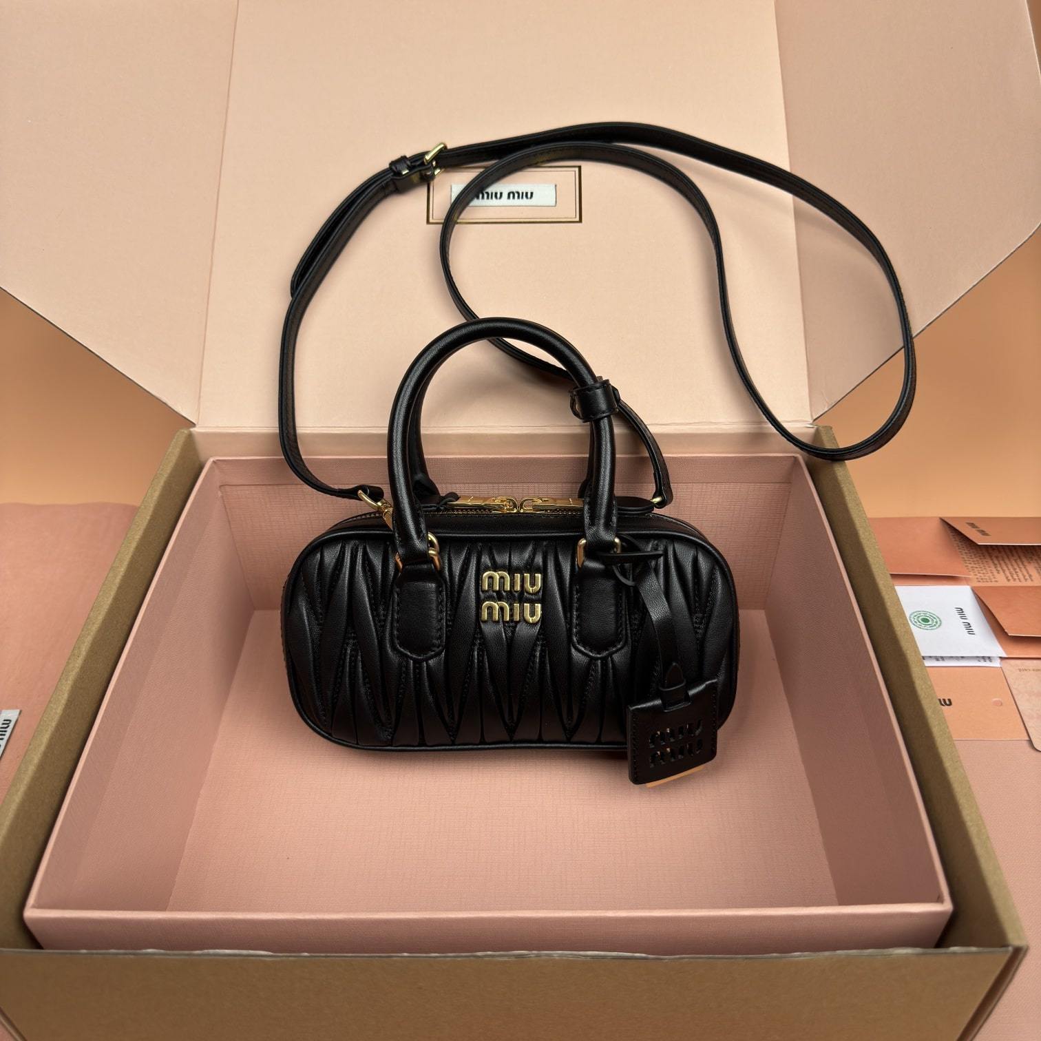 高仿miumiu*Arcadie系列5BP088小羊皮手袋黑色Mini免檢版