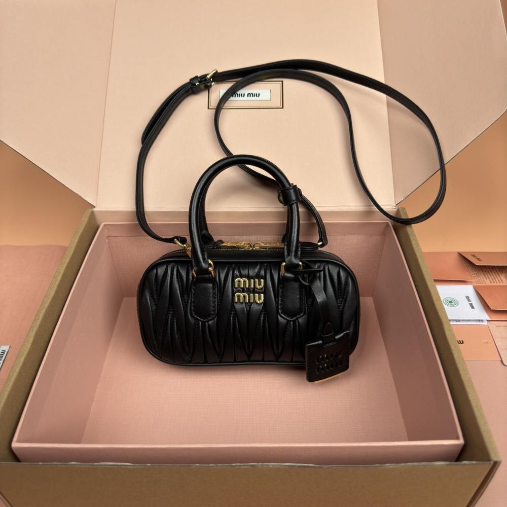 高仿miumiu*Arcadie系列5BP088小羊皮手袋黑色Mini免檢版