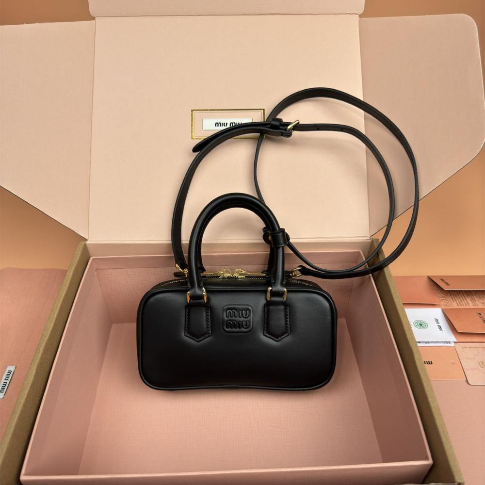 高仿miumiu*Arcadie系列5BP088小牛皮手袋黑色Mini免檢版