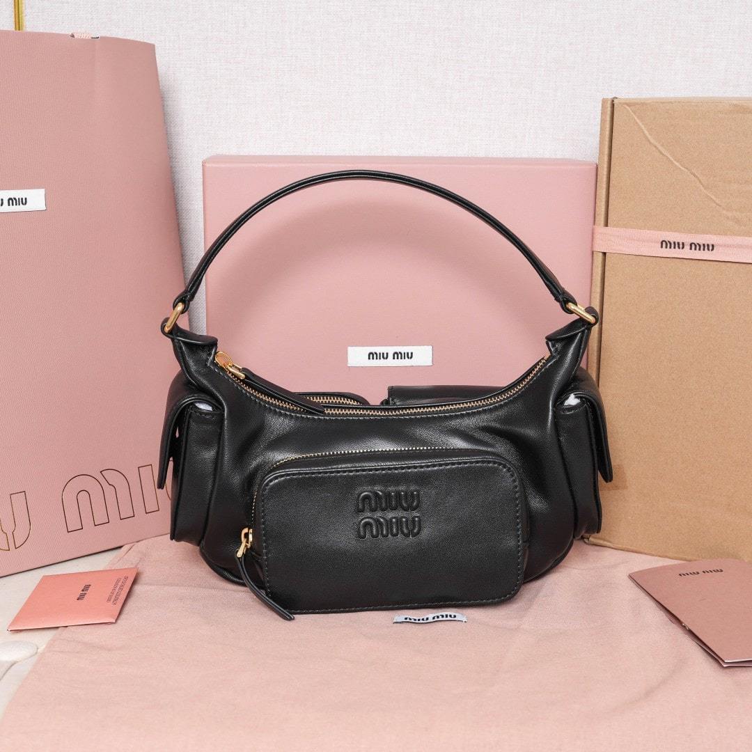 高仿miumiu*5BC146小羊皮機車包黑色免檢版