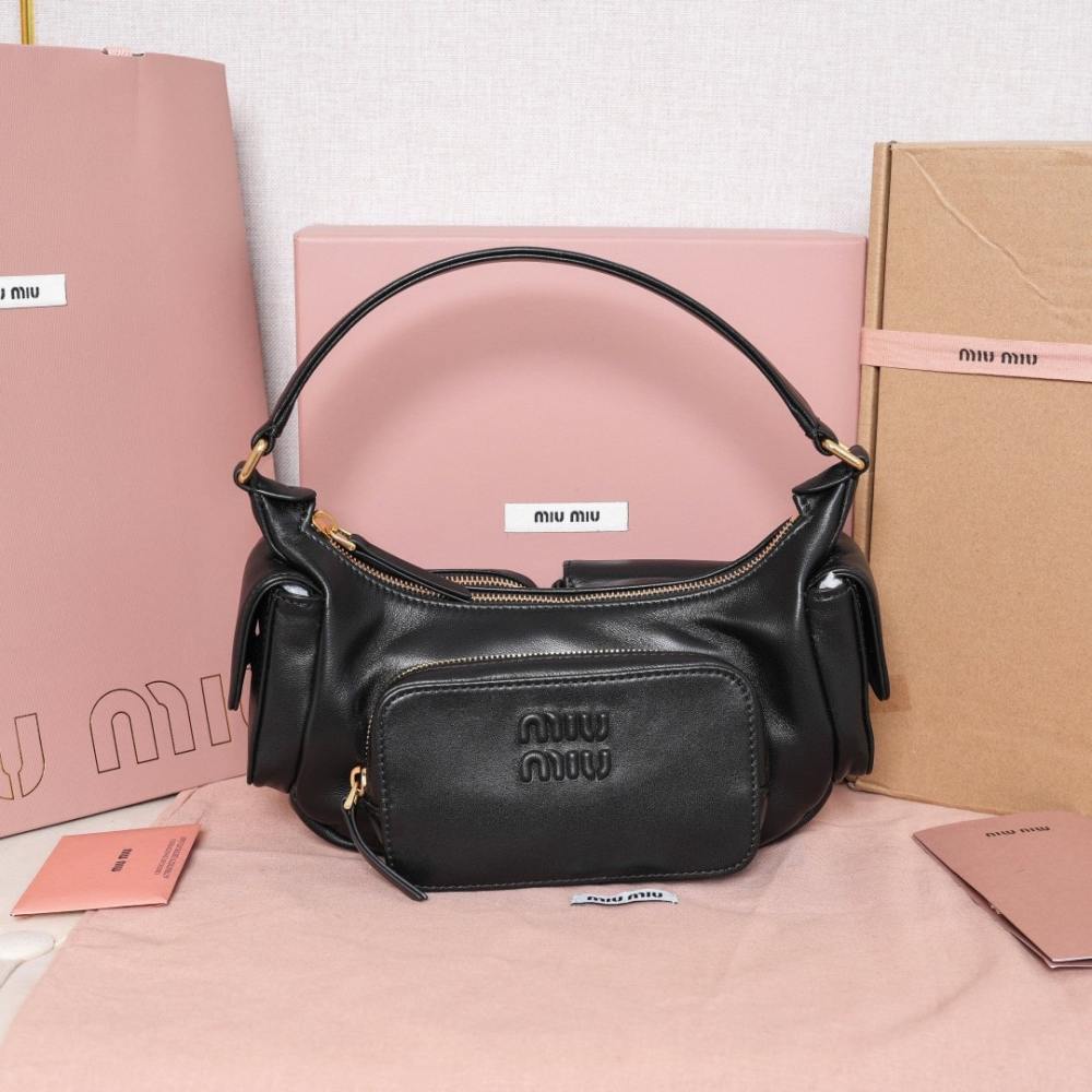高仿miumiu*5BC146小羊皮機車包黑色免檢版