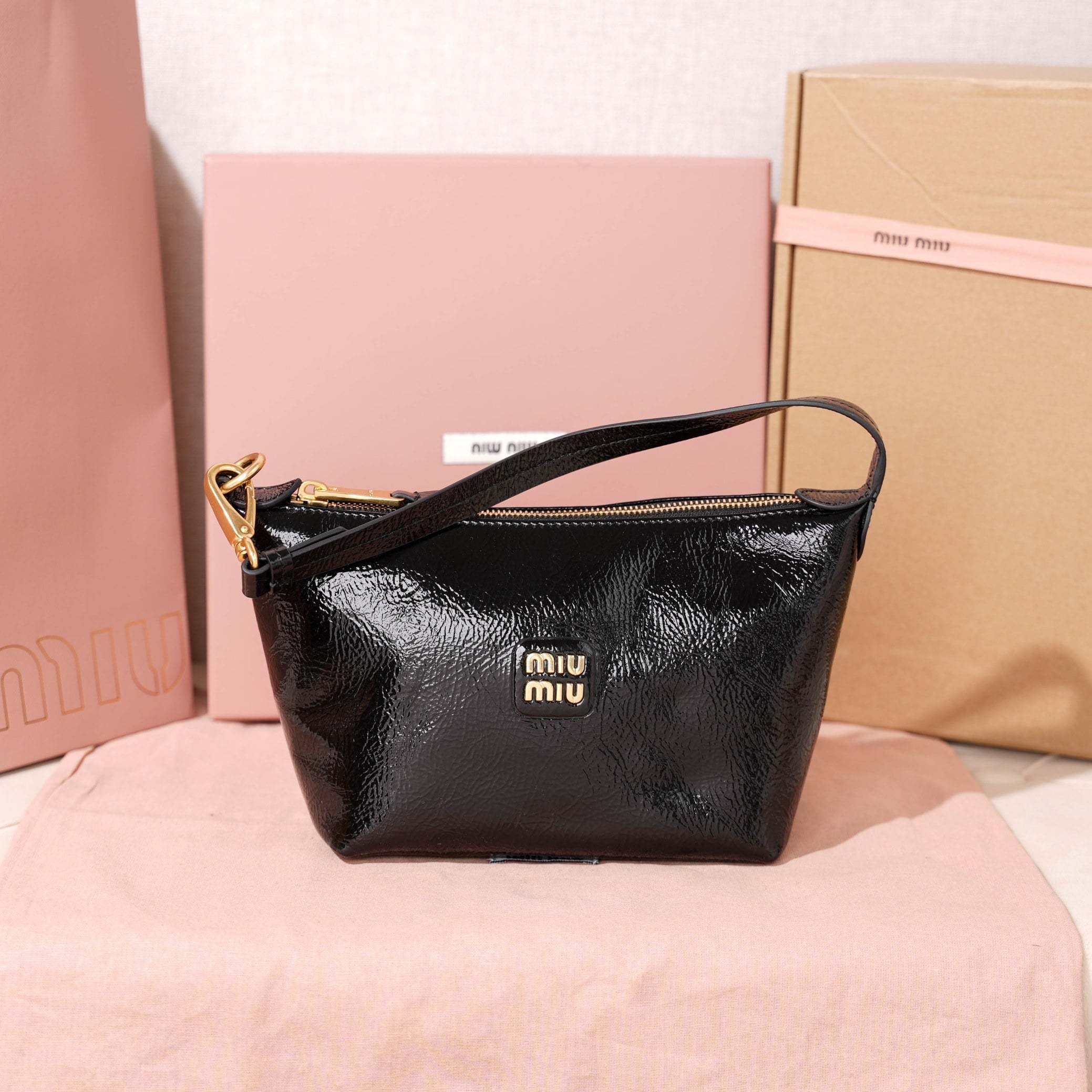 高仿miumiu*Naplak系列5NE841小羊皮飯盒包黑色免檢版