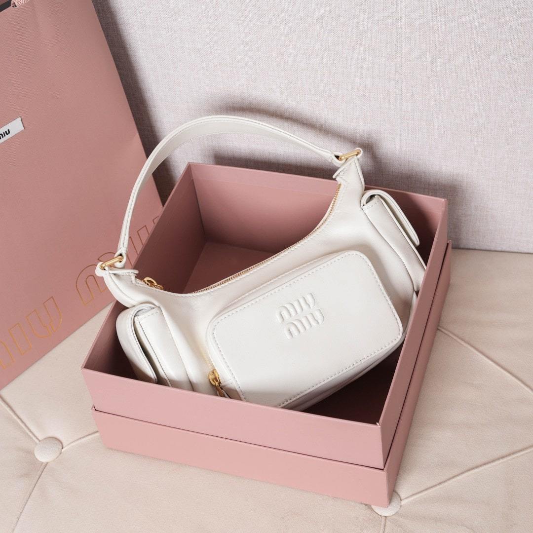 高仿miumiu*5BC146小羊皮機車包白色免檢版