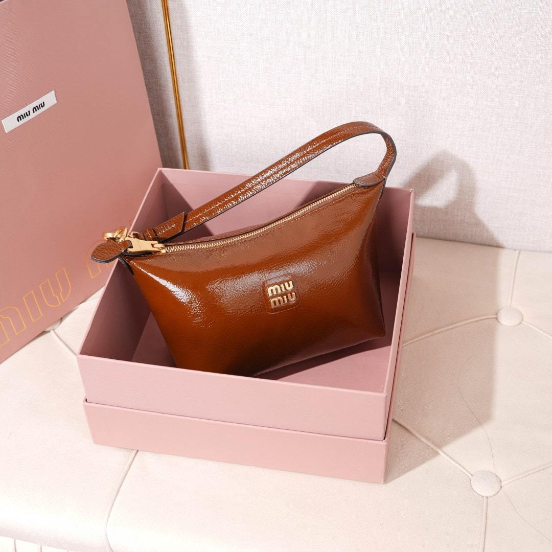 高仿miumiu*Naplak系列5NE841小羊皮飯盒包棕色免檢版