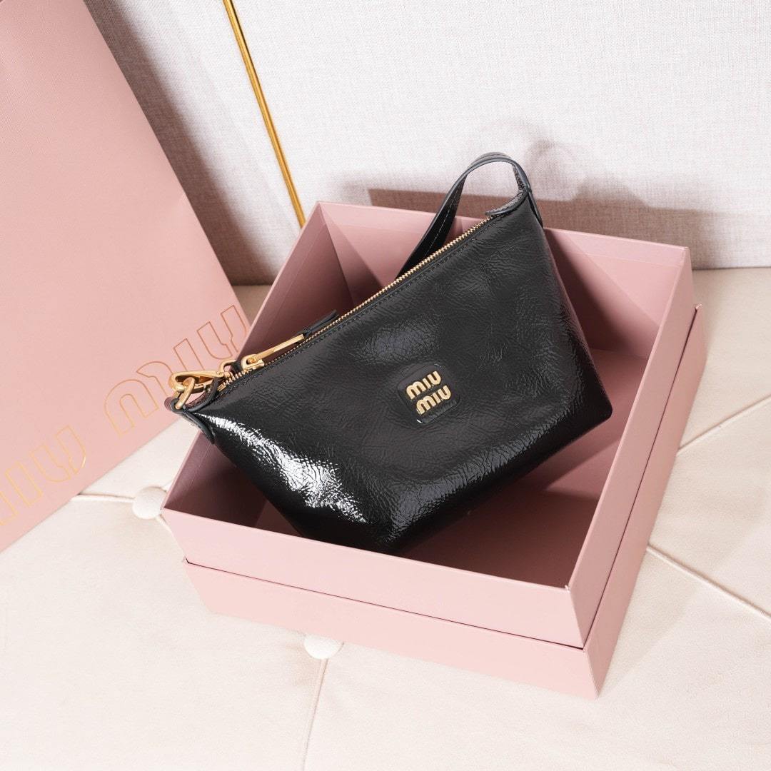 高仿miumiu*Naplak系列5NE841小羊皮飯盒包黑色免檢版