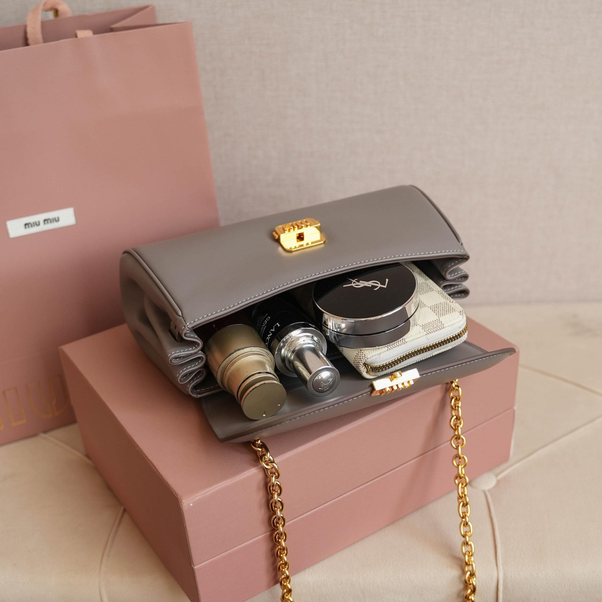 高仿miumiu*5BD266鏈條法棍包灰色免檢版