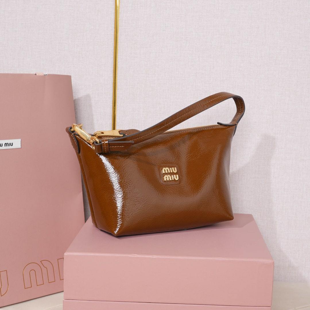 高仿miumiu*Naplak系列5NE841小羊皮飯盒包棕色免檢版