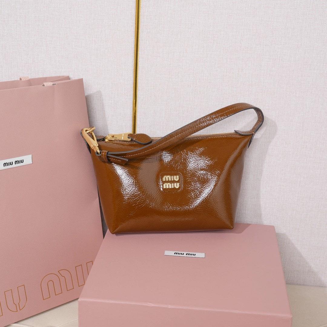 高仿miumiu*Naplak系列5NE841小羊皮飯盒包棕色免檢版