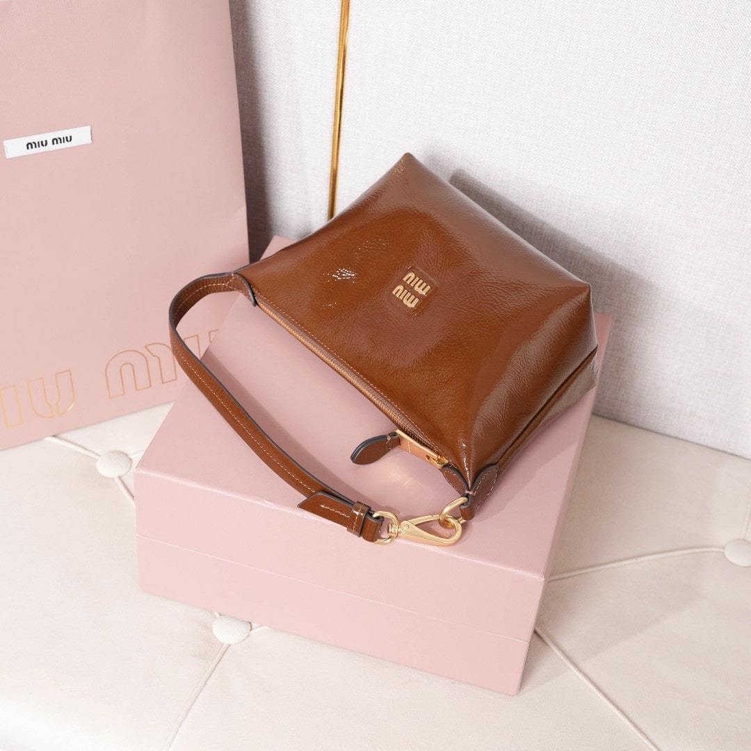 高仿miumiu*Naplak系列5NE841小羊皮飯盒包棕色免檢版