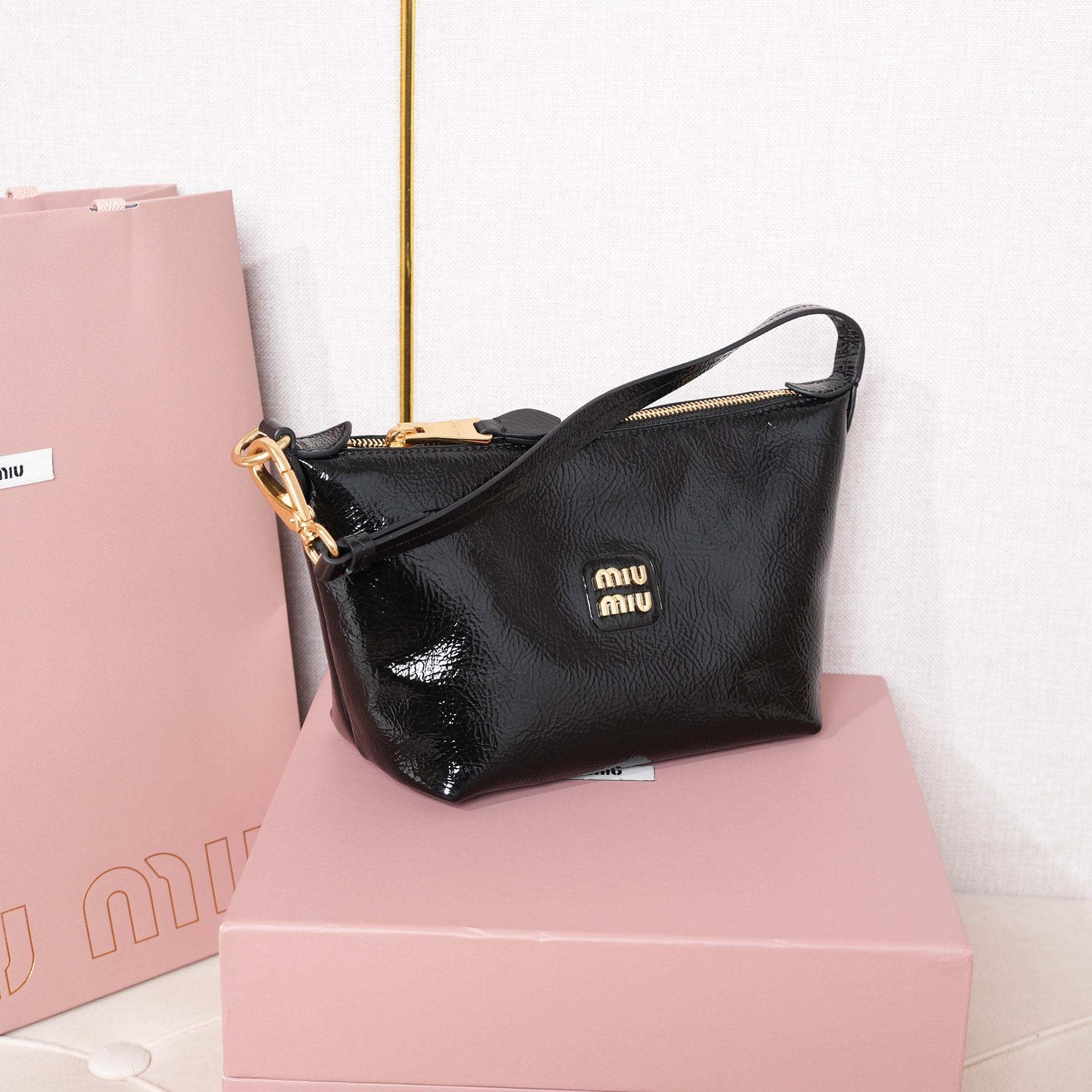 高仿miumiu*Naplak系列5NE841小羊皮飯盒包黑色免檢版