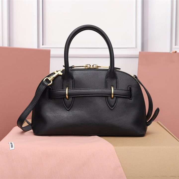 MiuMiu Aventure 5BB169 小號：側面厚度與肩帶設計