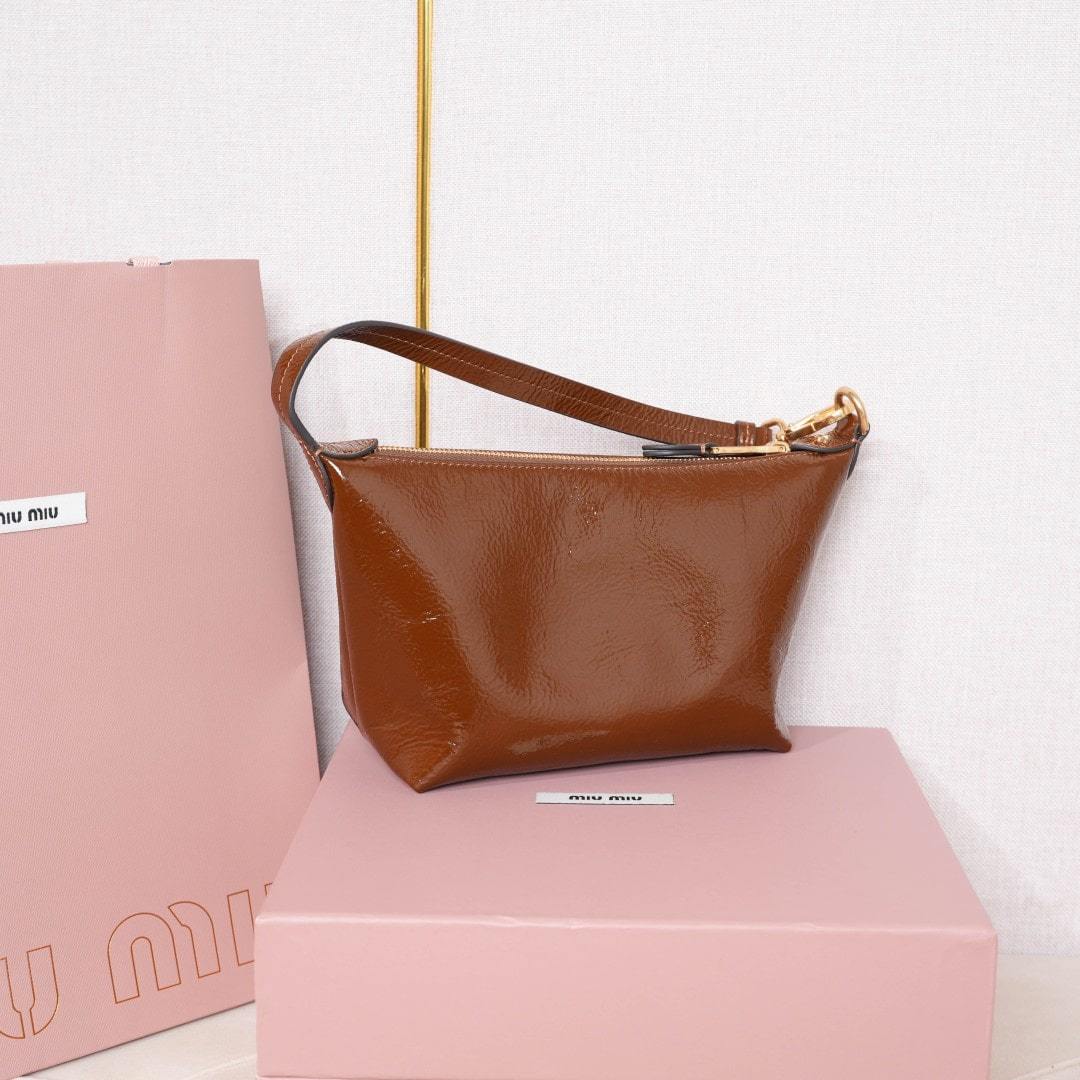 高仿miumiu*Naplak系列5NE841小羊皮飯盒包棕色免檢版