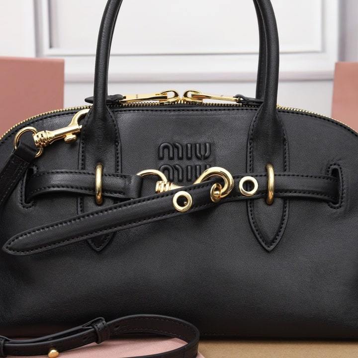 高仿miumiu*Aventure系列5BB168手提包黑色免檢版